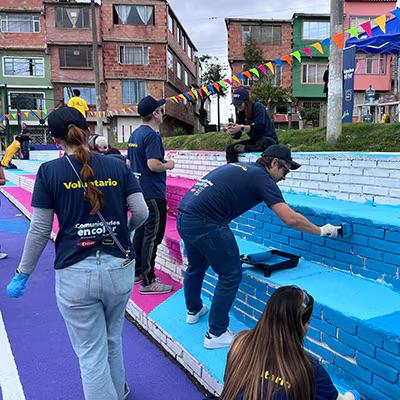 Pintuco, people painting