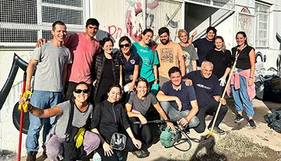 group photo of volunteers