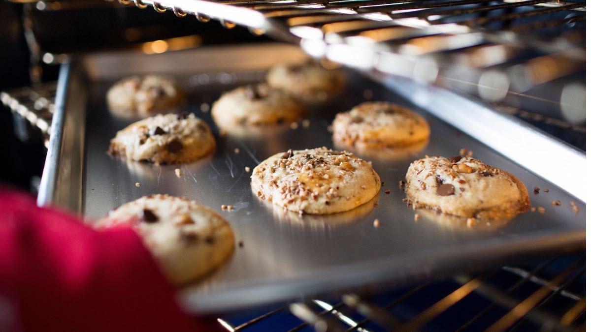 Cookies on tray from oven