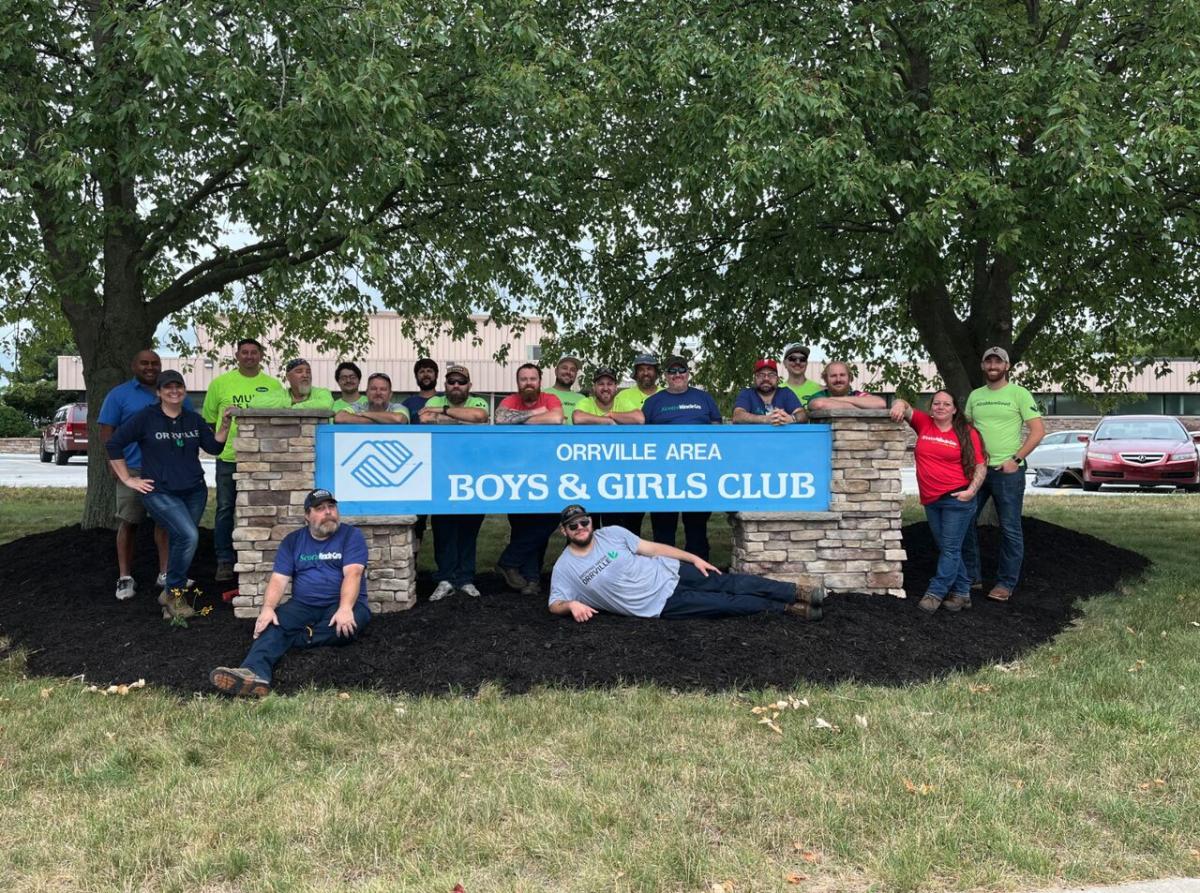 volunteers on GivingTuesday