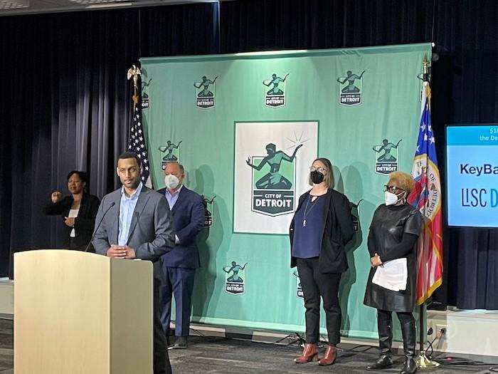 Mayor Duggan of Detroit speaking from a podium. KeyBank LISC banner is behind him. Two males and two females stand behind him to the left and right.