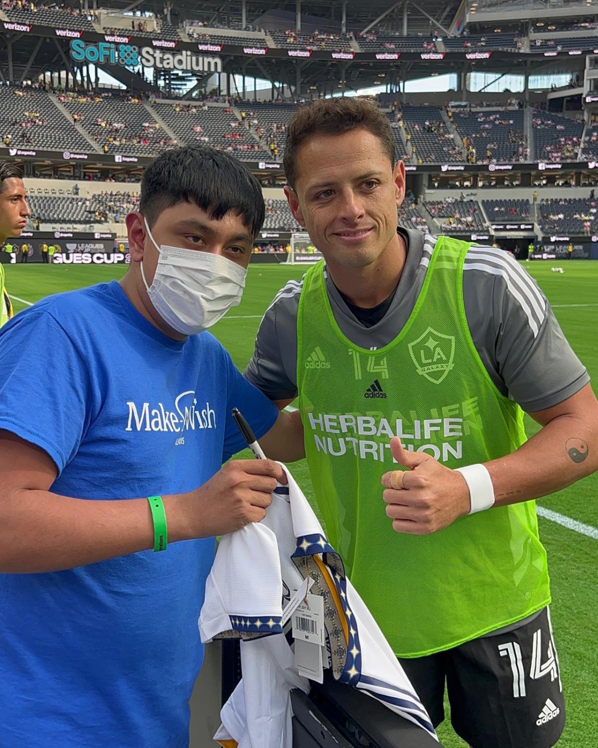 Richey, a Make-A-Wish recipient from Illinois, poses with LA Galaxy's striker Chicharito.