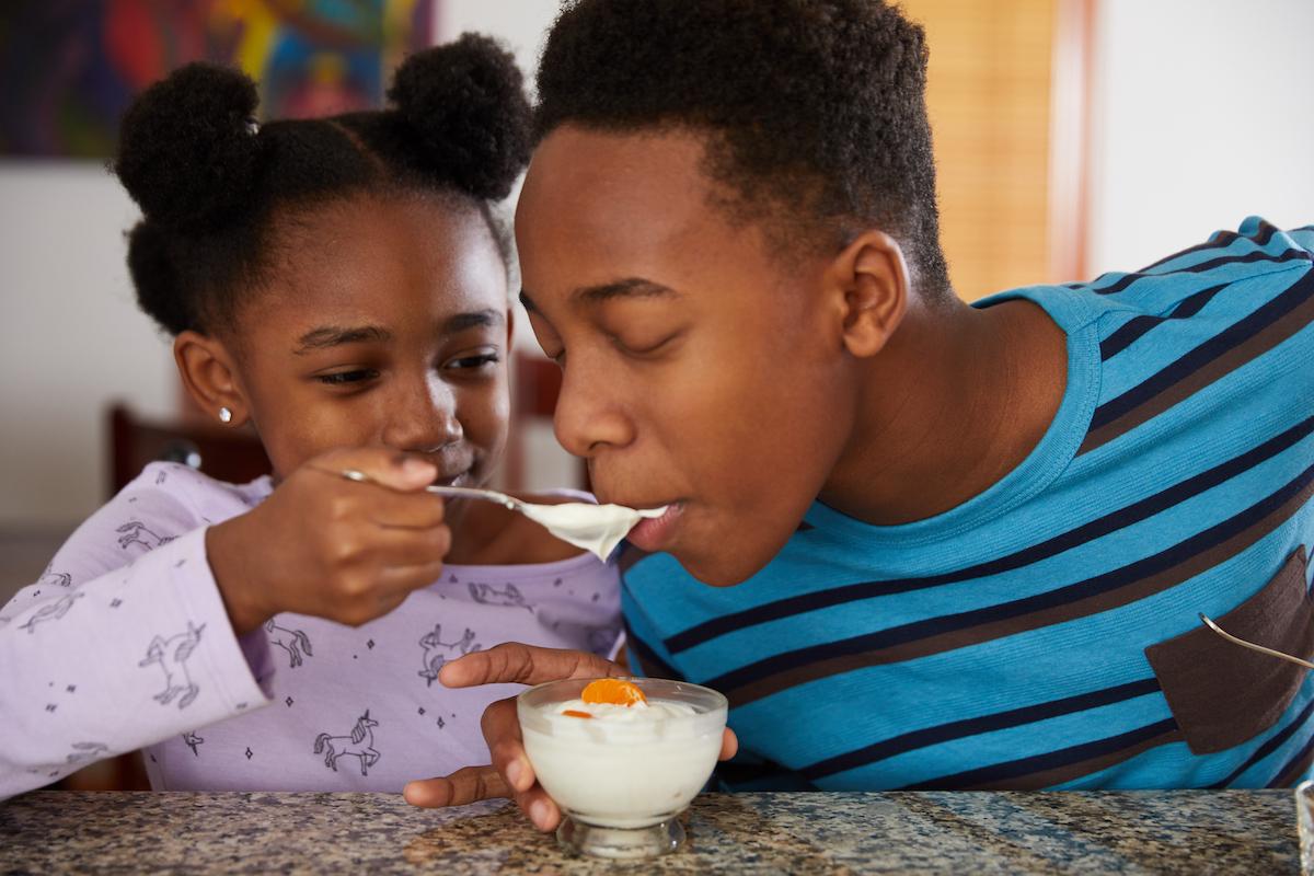 children eating dairy