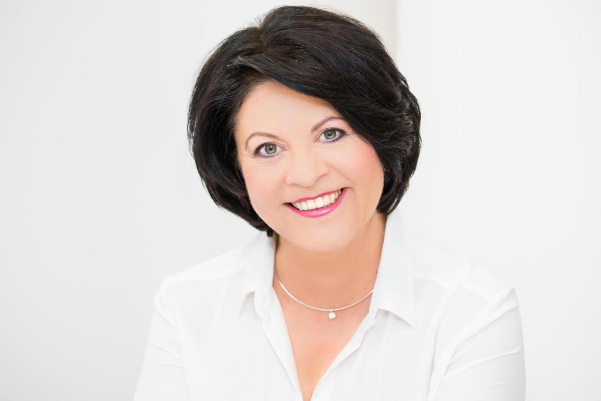 headshot of Elke Kopp