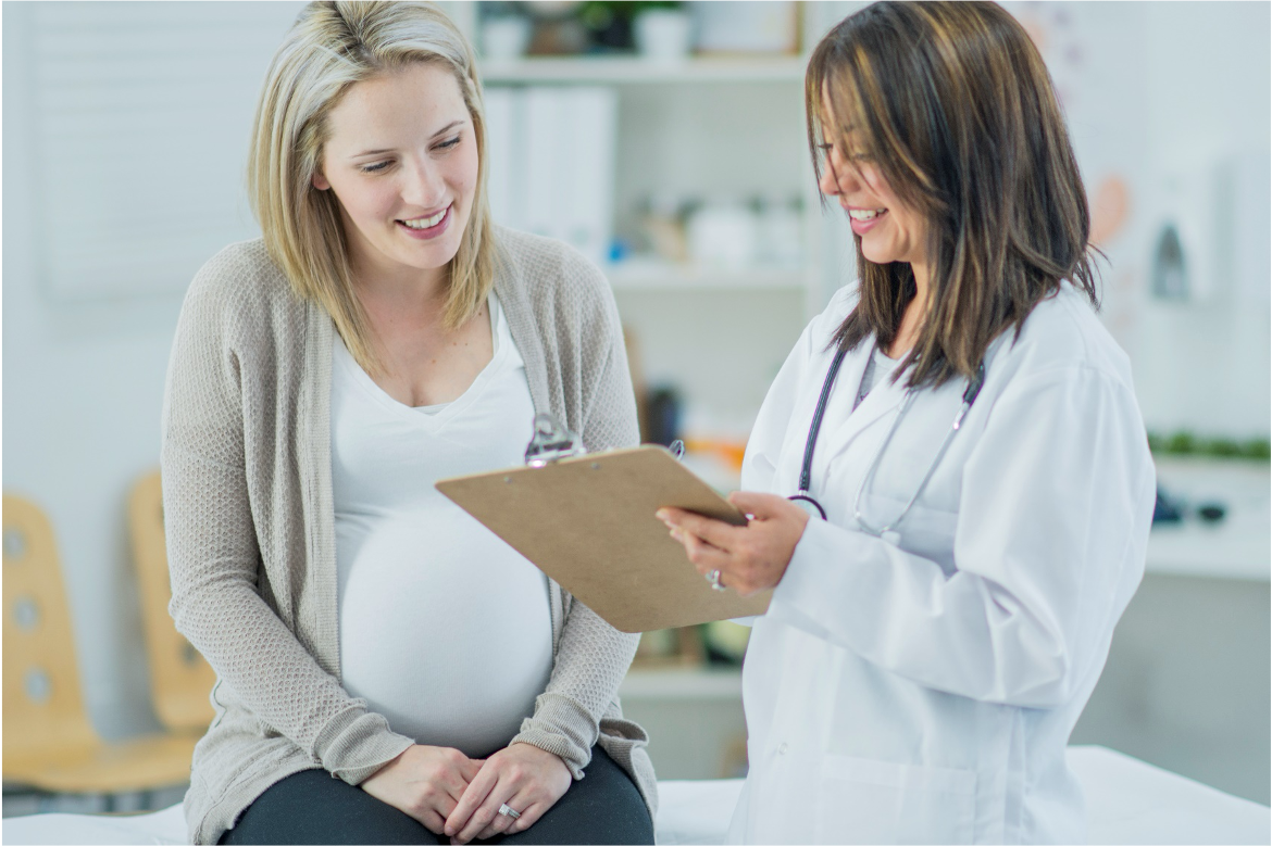 doctor and pregnant woman 