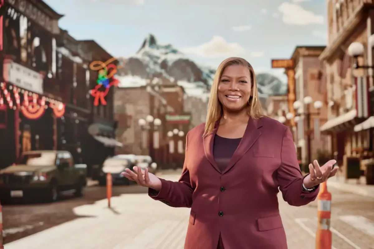 Queen Latifa on a small town main-street. Mountains in the distance