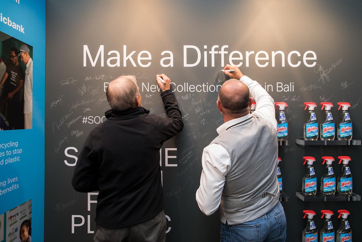 SC Johnson Chairman and CEO Fisk Johnson and David Katz, CEO of Plastic Bank, add their signatures to the SC Johnson booth at GreenBiz to support SC Johnson’s social media challenge to raise awareness on ocean plastic.