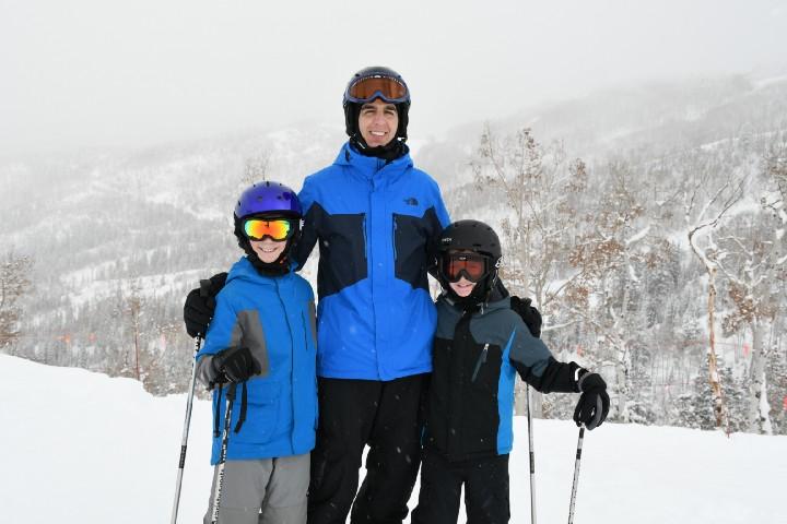 Greg Efthimiou family skiing
