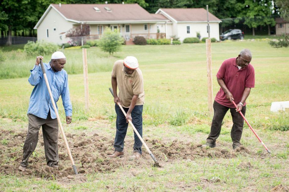 Volunteers at the Somali Bantu Community Farm outside Buffalo, New York, which this year will be expanding to provide plots for three more community organizations and eight farmers. (Photo courtesy Lori Joyce Photography)