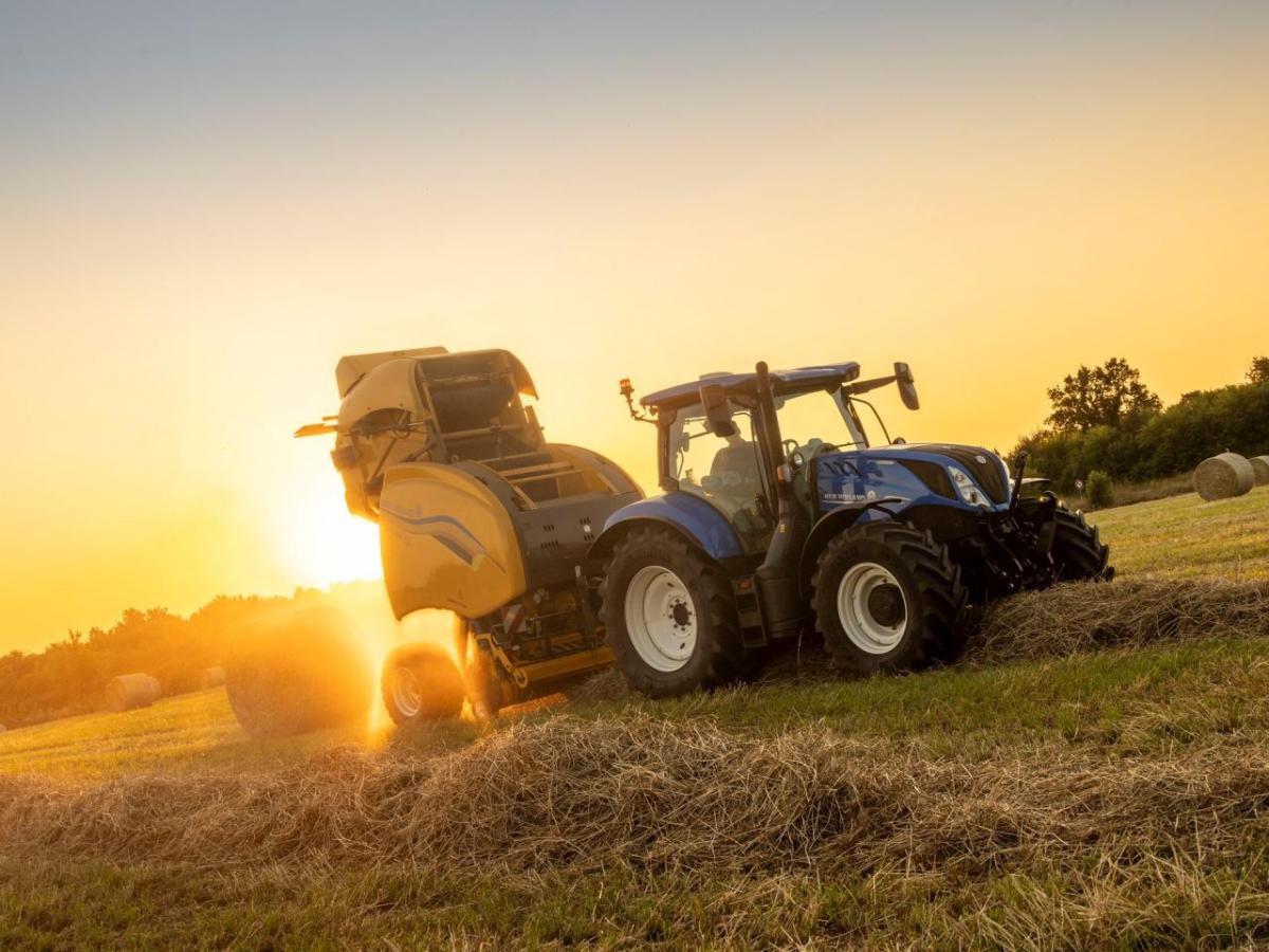 Roll-Belt™ Variable-Chamber Baler