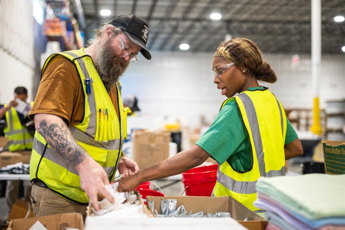 Southwire employees volunteering