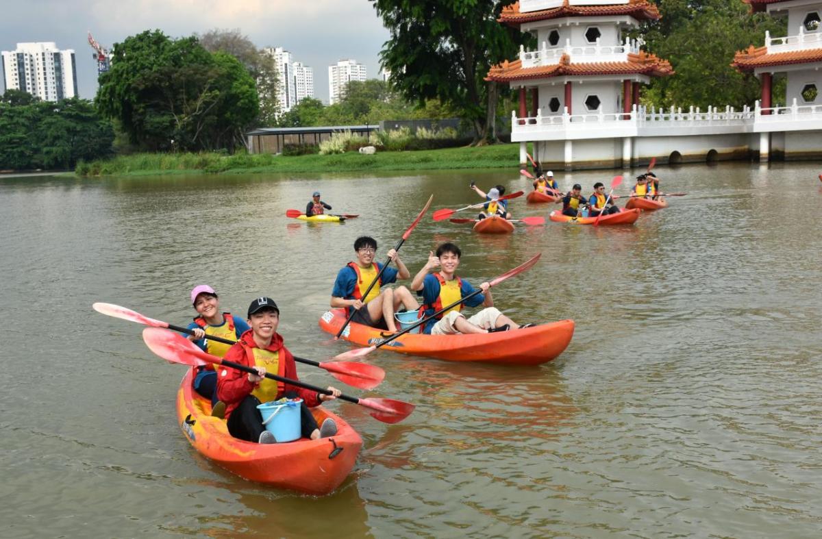 people kayaking