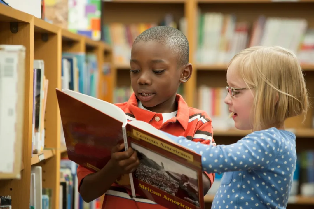 2 children reading