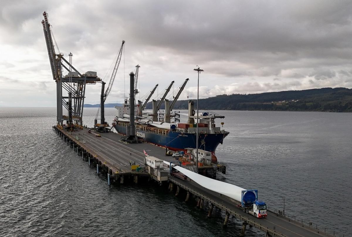 Large wind turbine components being unloaded from a vessel at DP World’s Lirquén terminal in Chile.