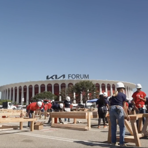 people volunteering together