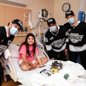 LA Kings Players with CHLA Patient