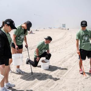 Volunteers from the LA Kings, Anaheim Ducks, Mercury Insurance and Ryan’s Recycling cleaned up Long Beach, CA.