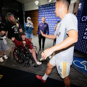 As the players warmed up on the field, Greta was invited to exchange high-fives with the team. 