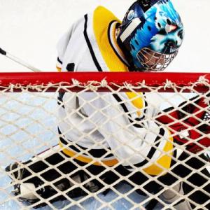 Hockey player by net