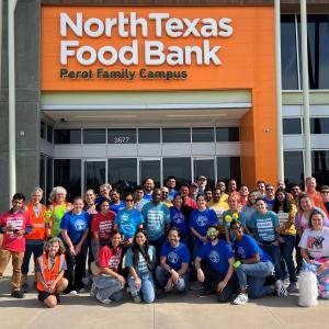 Albertsons associates pose for group picture in front of North Texas Food Bank.