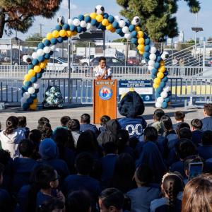 AEG’s LA Galaxy, in collaboration with Herbalife, the Los Angeles Unified School District (LAUSD), and the U.S. Soccer Foundation, unveiled a brand-new mini pitch at Ricardo Lizarraga Elementary School in South Central Los Angeles. 