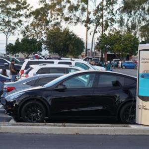 AEG’s LA Galaxy and Dignity Health Sports Park have delivered more than 954,000 miles to electric vehicle (EV) drivers that have used Volta’s EV charging stations at the stadium. 