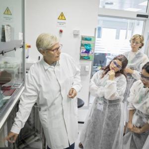 Female founders laboratory tour