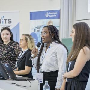 Female founders presentation of business ideas