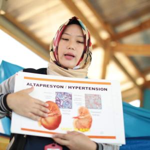 A healthcare worker shares information about heart disease