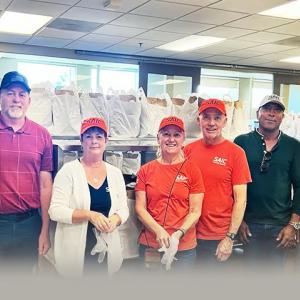 A group of SAIC employees volunteering at Mama's Kitchen 