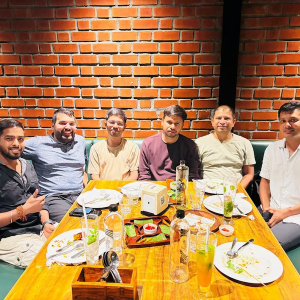 Abhishek having dinner with friends.