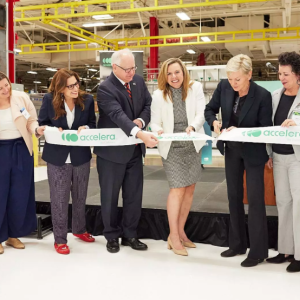 Accelera by Cummins leaders and guests cut the ribbon at the opening of Accelera’s first electrolyzer production site in the U.S. Cutting the ribbon together are Amy Davis, President of Accelera, and U.S. Department of Energy Secretary Jennifer Granholm.