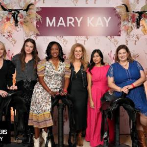 Group photo of Mary Kay team