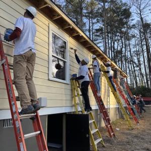 Georgia-Pacific volunteers paint houses