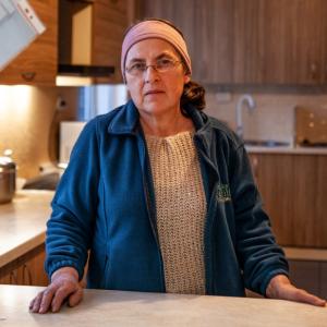 Aurelia worked tirelessly to cook hot meals for refugees, particularly women, children, and the elderly, each day.