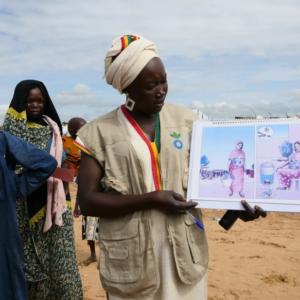 Action Against Hunger staff and volunteers are raising awareness about health and hygiene among displaced people in Chad.