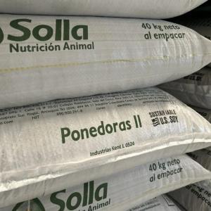 Solla S.A. sells chicken feed carrying the Sustainable U.S. Soy logo. It is available to farms in Colombia, Ecuador and Panama.