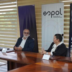 Representatives from DP World and ESPOL meet to discuss the scientific monitoring programme that will evaluate marine biodiversity around Living Seawalls at the Port of Posorja.