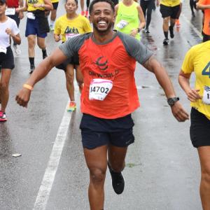 A DP World employee smiles while participating in the 10KM Tribuna FM Race alongside thousands of runners in Santos, Brazil.