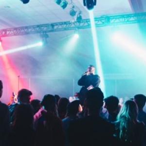 Darius’ position as assistant store manager has helped him learn how to captivate an audience like this when performing.