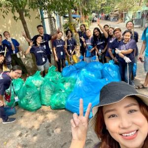 Nielsen volunteers collect trash and recycled materials.