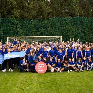 large group picture of Elanco employees