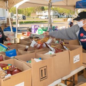 Entergy volunteers packing boxes