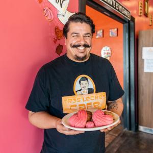 ET Rivera, Tres Leches Café