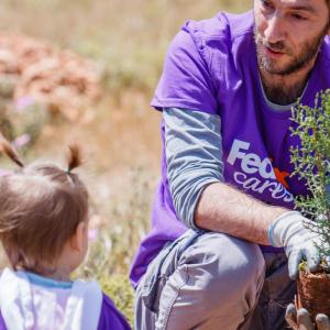 Volunteer shows child plant