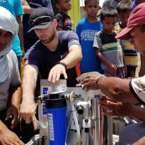 people working a water purifying machine