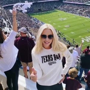 Mel Saettone ata a Texas A&M football game.