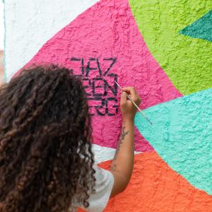 Jaz Erenberg creating a painting.