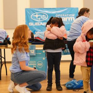 people volunteering together