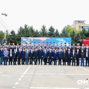 Large outdoor group photo